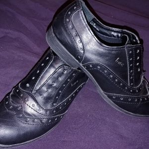 LIKE NEW Born BOC Black Wingtip Oxfords 7 Women's